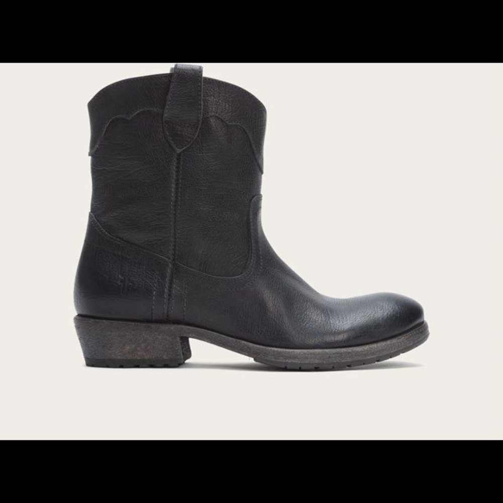 Frye Carson Lug boots 8